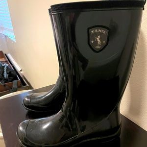 Kamik black rubber boots. Size 8